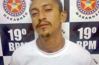 Homem esfaqueia rival e acaba preso