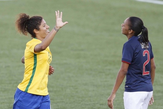 Cristiane d&aacute; show e faz cinco gols em cima do Equador