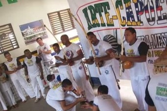 Arte-Capoeira est&aacute; a frente do evento