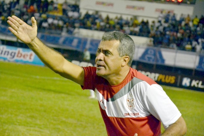 Imperatriz aposta na experi&ecirc;ncia da t&eacute;cnico Vin&iacute;cius Saldanha