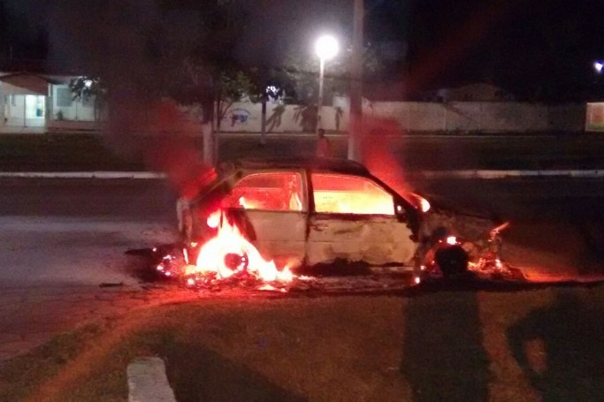 Inc&ecirc;ndio em ve&iacute;culo na BR 316