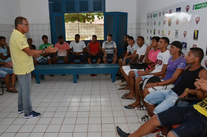 Para compor a equipe Fran&ccedil;a Dias, tamb&eacute;m confirmou a contrata&ccedil;&atilde;o do volante Jeferson Abreu, que estava no Sampaio, e do zagueiro Luis Fernando, ex-Moto