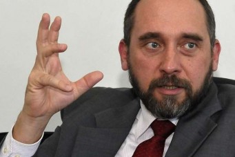 'Se for para revisar passado, é preciso condenar todos', diz Adams