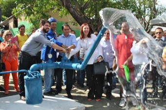 Governo e Prefeitura de São Luís inauguram poço do programa ?Água para Todos? na Vila Passos
