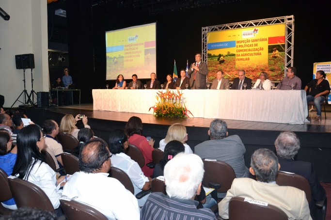 Governador Fl&aacute;vio Dino lan&ccedil;a Programa de Compras para produtos da Agricultura e anuncia seletivo para t&eacute;cnicos   