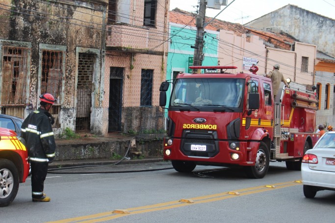   Pr&eacute;dio pega fogo na rua do  Egito em S&atilde;o Luis