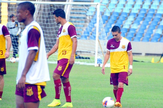 Com a volta de Pimentinha, ataque tricolor deve ser mais ofensivo no jogo de amanh&atilde;, contra o ABC