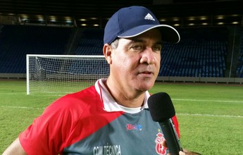 Vinicius Saldanha treina com port&otilde;es fechados