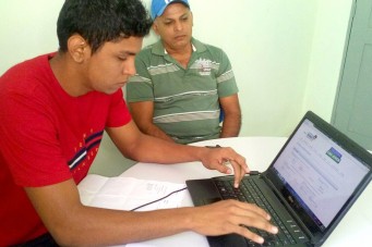 Jovens fazem inscri&ccedil;&atilde;o no 'CNH Jovem' nos pontos de apoio nos munic&iacute;pios maranhenses