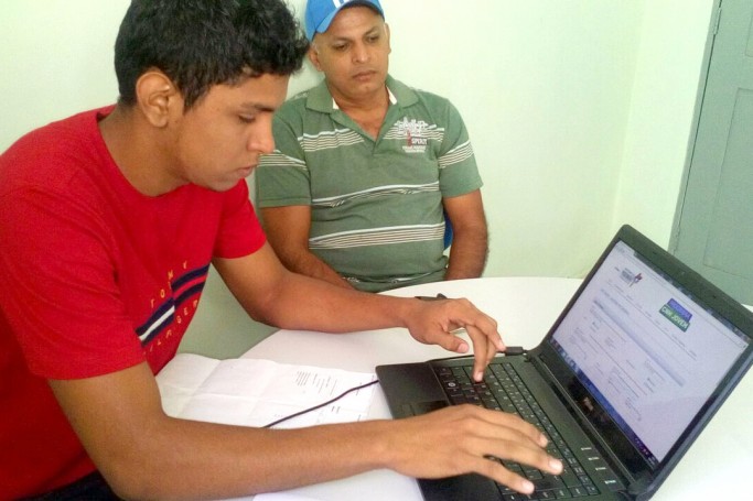Jovens fazem inscri&ccedil;&atilde;o no 'CNH Jovem' nos pontos de apoio nos munic&iacute;pios maranhenses
