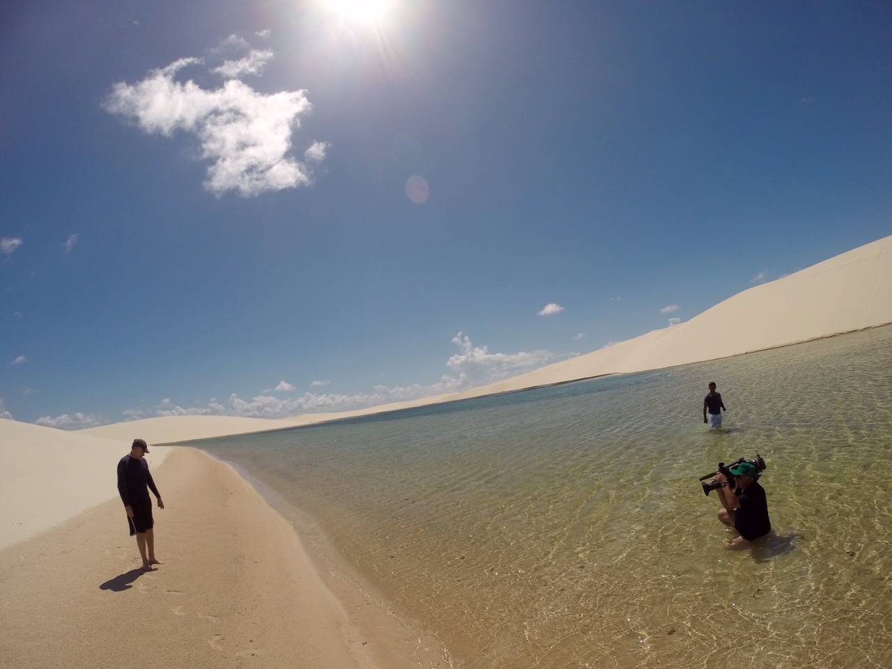 Profissionais da Record trabalhando nos Lençóis Maranhenses