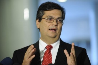 El pa&iacute;s, Flavio dino