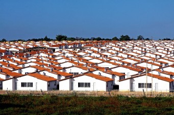 Prefeitura convoca sorteados dos residenciais Amendoeira para assinatura de contratos