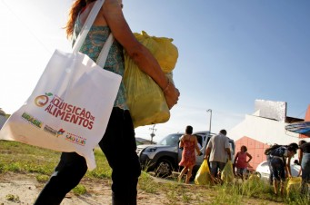 Entrega de Alimentos do PAA no Bequim&atilde;o