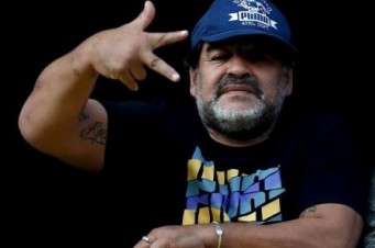 Maradona quer lutar contra a "M&aacute;fia" da Fifa
