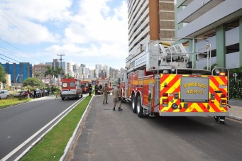 Bombeiros fazem treinamento de resgate e socorro no Renascença