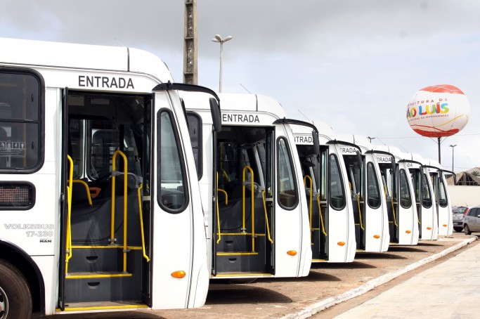 Prefeitura inicia serviço de recarga embarcada no transporte público da capital