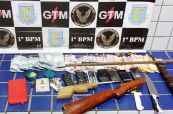 Dupla tenta assaltar ônibus e é detida com sete armas