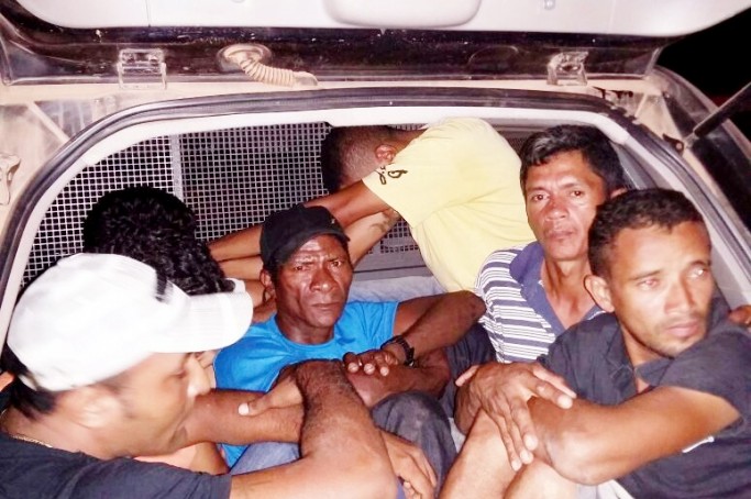 ZÉ DOCA, Suspeitos de trafico de drogas são presos com drogas em bar após denuncia anônima
