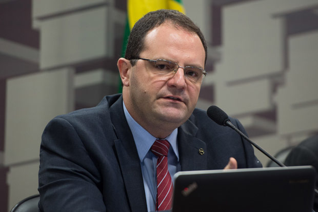 Nelson Barbosa releva rebaixamento do Brasil