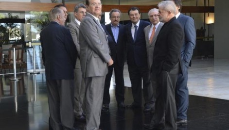 Lula toma caf&eacute; da manh&atilde; com Temer e lideran&ccedil;as do PMDB  