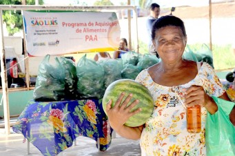 Comunidade do Sol e Mar recebe cestas do PAA