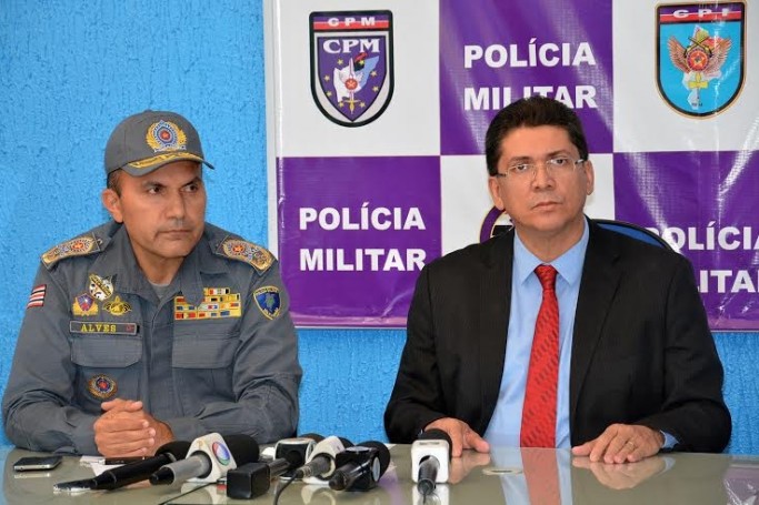 Secretário Jefferson Portela e comandante-geral da PM, coronel Marco Antônio Alves durante coletiva.