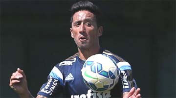 Marcelo Oliveira tem Barrios de volta para enfrentar o Flamengo neste domingo