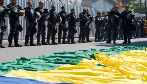 Milhares de pessoas v&atilde;o &agrave;s ruas contra governo e corrup&ccedil;&atilde;o neste domingo