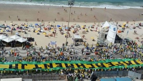 Milhares de pessoas v&atilde;o &agrave;s ruas contra governo e corrup&ccedil;&atilde;o neste domingo