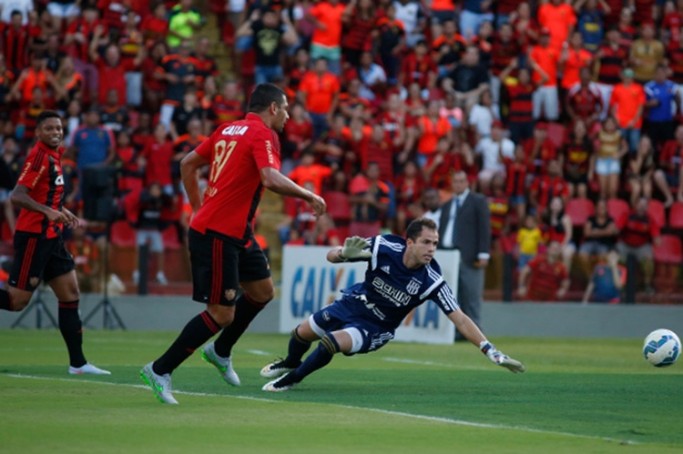 Sport come&ccedil;ou bem no jogo, mas foi pressionado pela Ponte Preta na segunda etapa