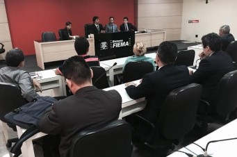 Equipe do Procon e os representantes dos bancos em busca da melhoria no atendimento prestado aos consumidores maranhenses