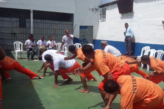 Detentos participam de capoeira durante evento da 16&deg; Semana do Encarcerado