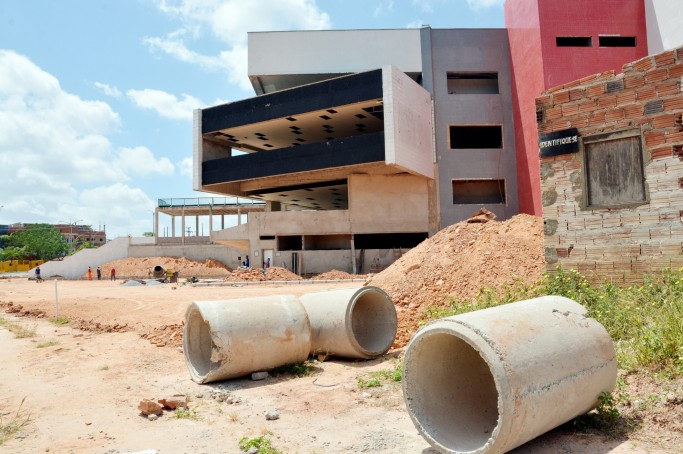 Corte de or&ccedil;amento n&atilde;o afetar&aacute; obras em andamento