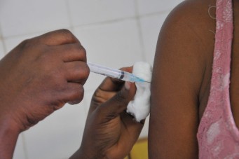 Popula&ccedil;&atilde;o adulta deve ter aten&ccedil;&atilde;o especial com carteira de vacina&ccedil;&atilde;o
