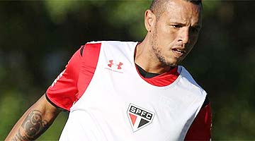 Com les&atilde;o no joelho direito, Luis Fabiano desfalcar&aacute; S&atilde;o Paulo por um m&ecirc;s