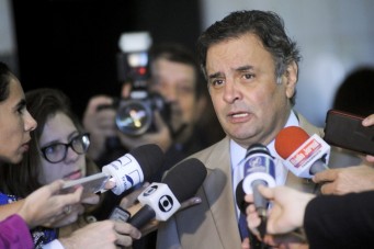 Senador Aécio Neves (PSDB-MG) concede entrevista. Foto: Pedro França/Agência Senado