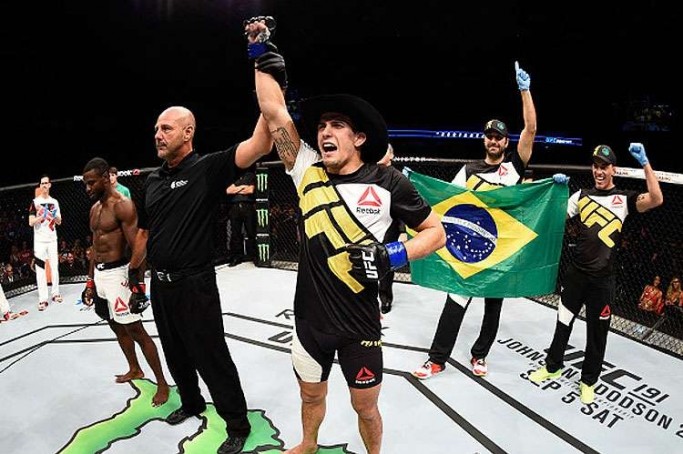 Estreante no peso galo, Felipe 'Sertanejo' comemora vit&oacute;ria em Saskatoon e recupera&ccedil;&atilde;o no Ultimate