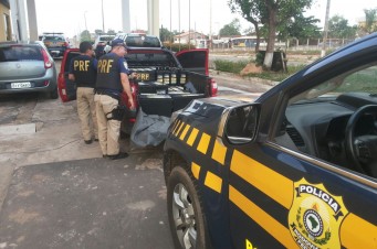 Dois homens s&atilde;o presos transportando baterias roubadas em torres de operadoras 