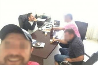 Funcionário é exonerado após fazer festinha no gabinete