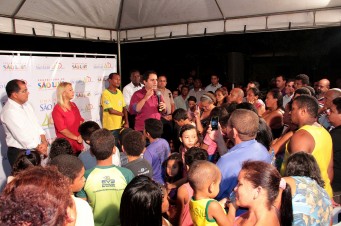 Prefeito Edivaldo anuncia servi&ccedil;o de asfaltamento de ruas da Vila Cotia