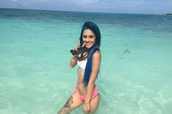 Cantora usou as redes sociais para compartilhar os bastidores do clipe