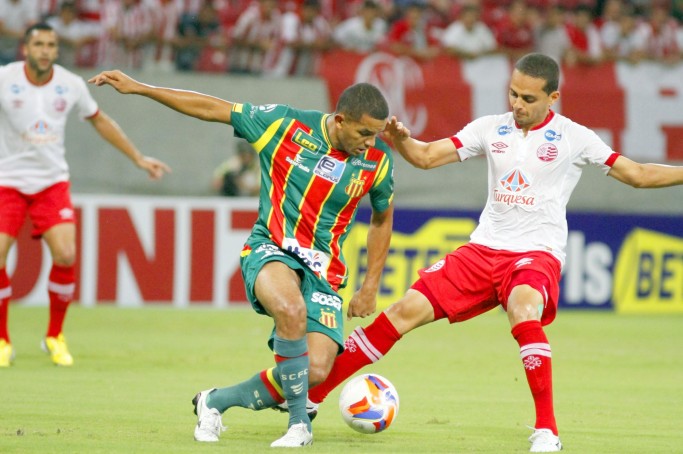 04/09/2015. Credito: Ricardo Fernandes/DP/D.A Press.Superesportes - Jogo entre Nautico X Sampaio Correa, pelo Campeonato Brasileiro da serie B, na Arena Pernambuco, em Sao Lourenco da Mata.