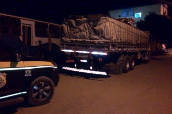 PRF apreende carga de madeira ilegal na BR 230 próximo a Balsas