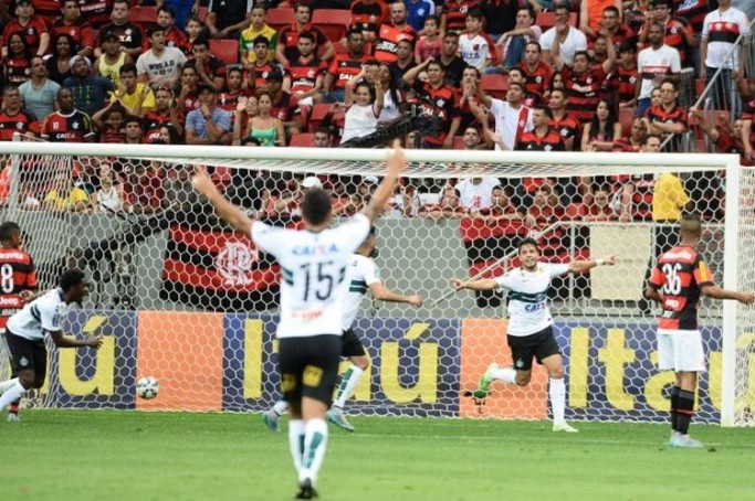 Coritiba vence Flamengo em partida com p&uacute;blico record