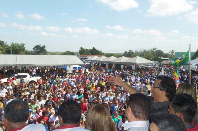 Governador Flávio Dino entrega obras e participa de ação social em Belágua