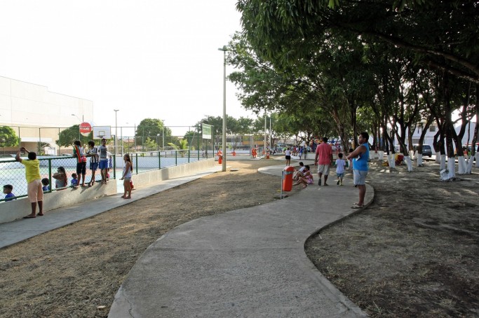 Prefeitura entrega Praça Jackson Lago no Cohatrac IV 
