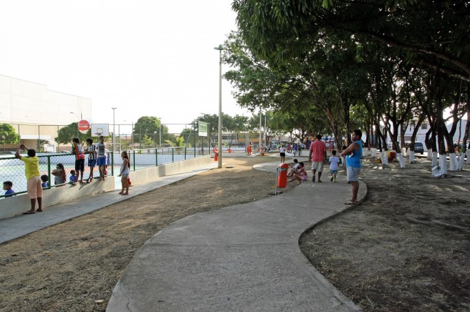 Prefeitura entrega Pra&ccedil;a Jackson Lago no Cohatrac IV 