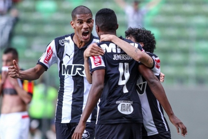 O GALO CONTRIBUIU COM QUATRO GOLS PARA A CONTA
