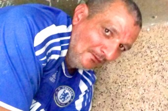Homem abusa de criança de 11 anos